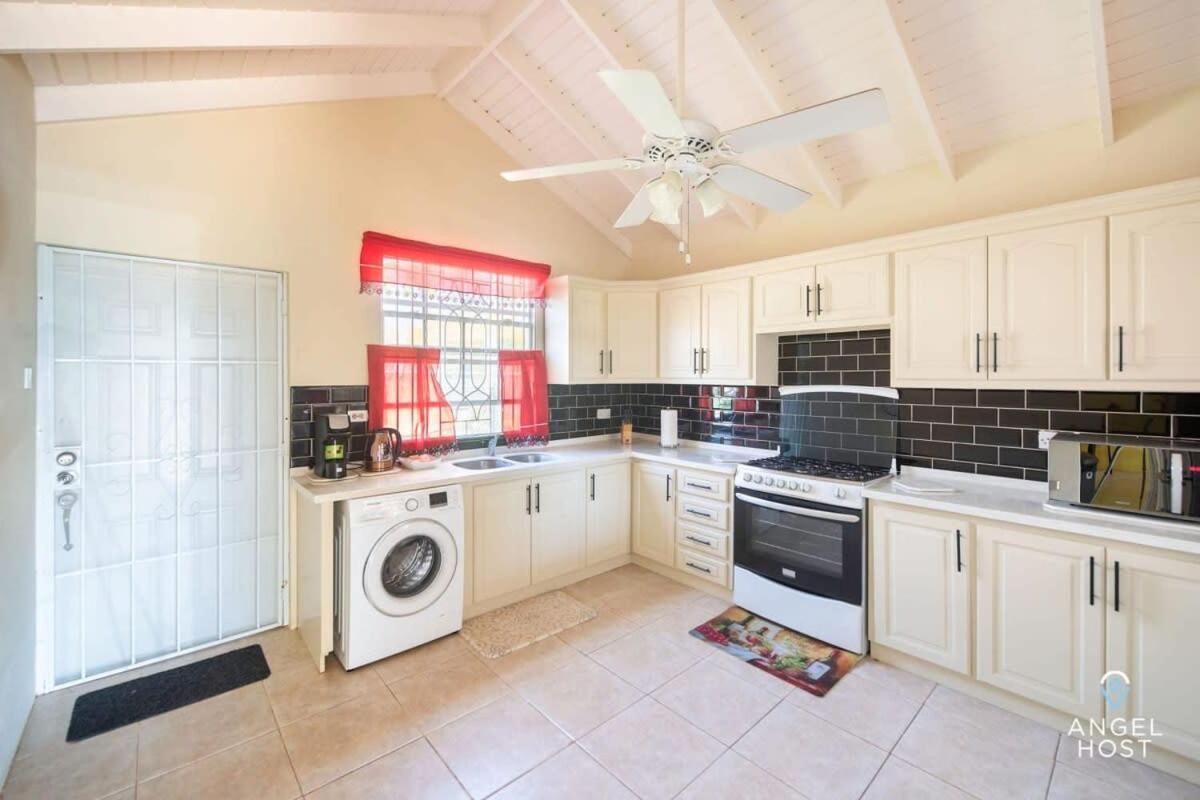 Beachy Cottage I Kitchen I Wi-Fi I Shaded Cabana I Parking 세인트 필리프 외부 사진
