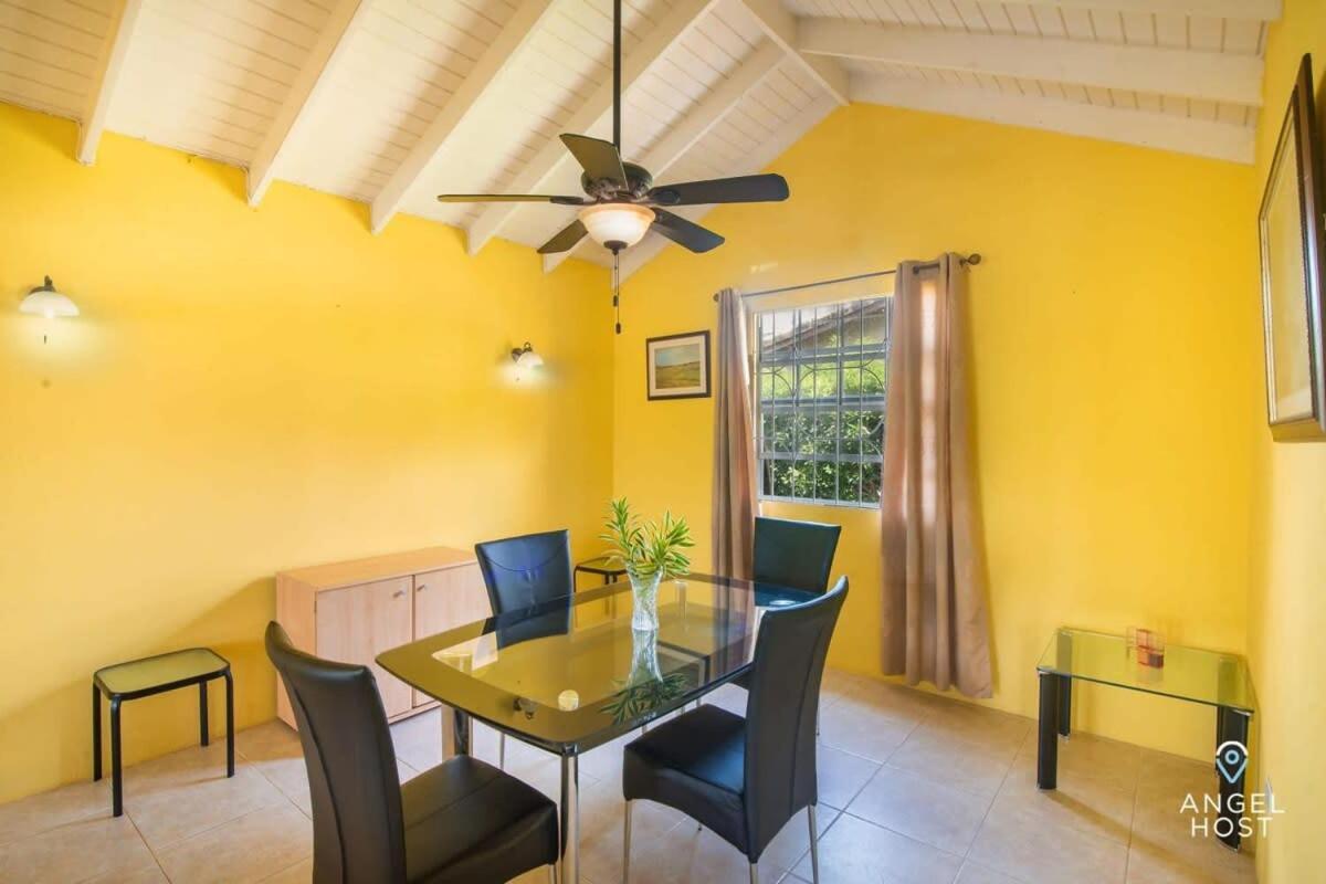 Beachy Cottage I Kitchen I Wi-Fi I Shaded Cabana I Parking 세인트 필리프 외부 사진