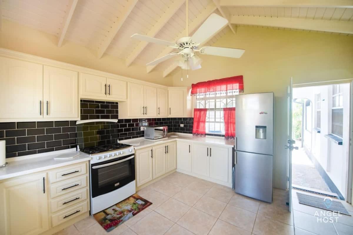 Beachy Cottage I Kitchen I Wi-Fi I Shaded Cabana I Parking 세인트 필리프 외부 사진