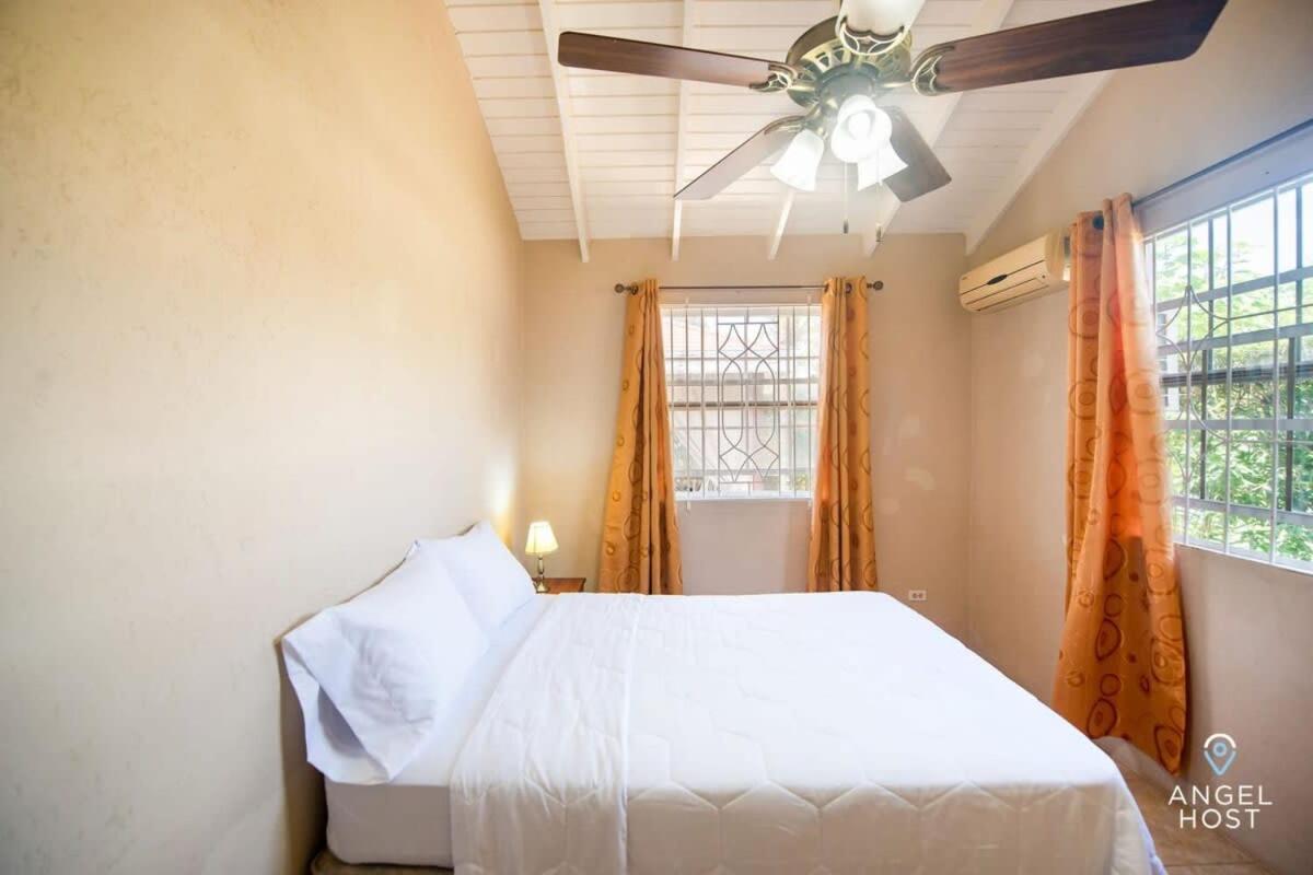 Beachy Cottage I Kitchen I Wi-Fi I Shaded Cabana I Parking 세인트 필리프 외부 사진